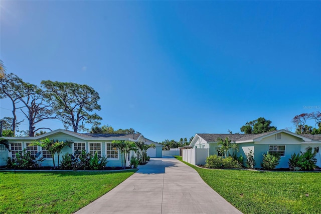 single story home with a front yard