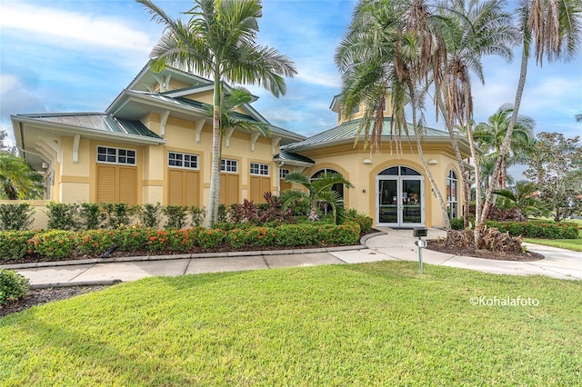 view of front of property with a front yard