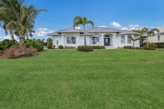 view of front of home featuring a front lawn