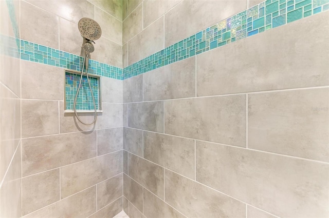 bathroom featuring a tile shower