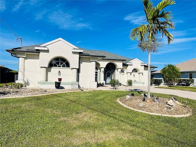 single story home with a front lawn