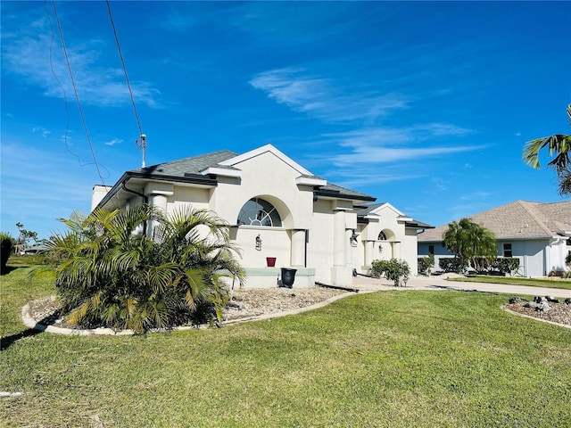 view of front of home with a front lawn