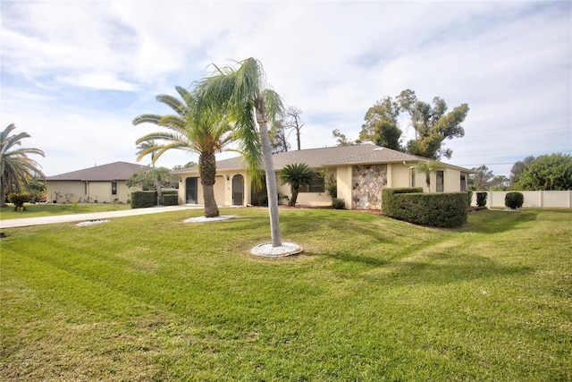 single story home featuring a front lawn