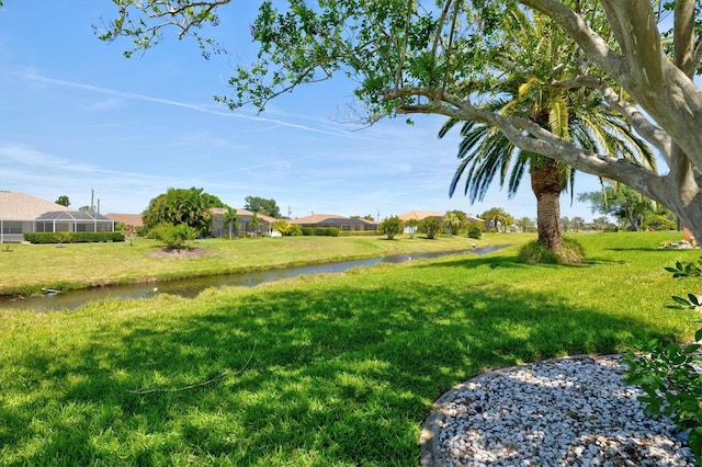 view of yard featuring a water view