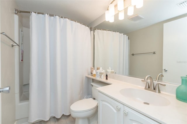 full bathroom featuring hardwood / wood-style flooring, shower / tub combo with curtain, vanity, and toilet