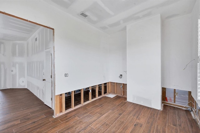 spare room with dark hardwood / wood-style floors