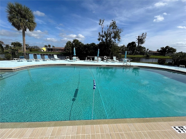 view of pool featuring a water view