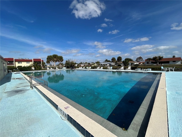 view of swimming pool