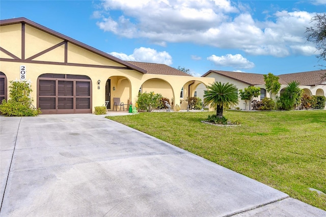 view of front of home featuring a front lawn and a garage