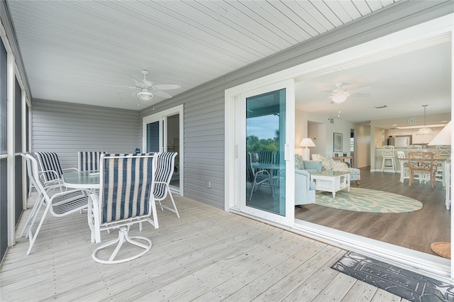 deck with ceiling fan