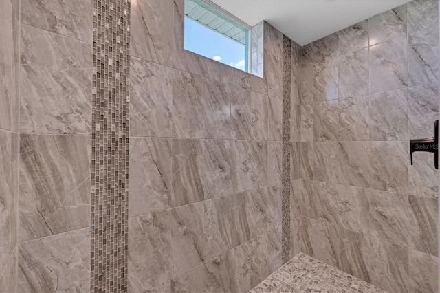 bathroom featuring tiled shower