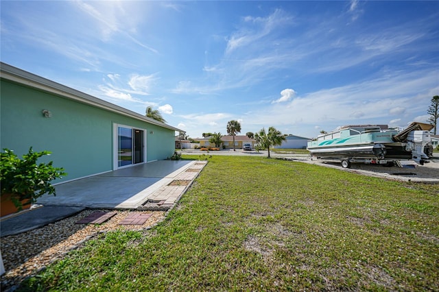 view of yard featuring a patio area