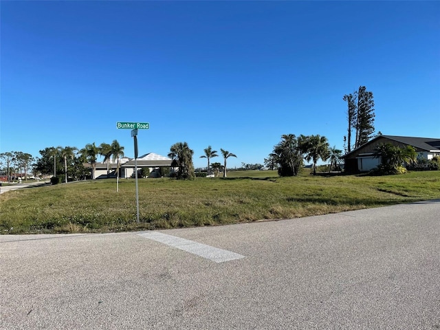 Listing photo 3 for 2 Bunker Rd, Rotonda West FL 33947