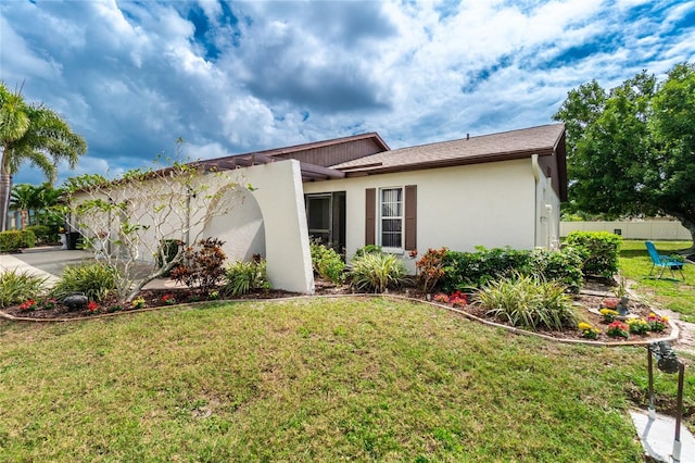 view of front of house with a front yard