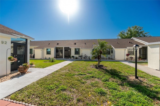 view of front of home with a front lawn