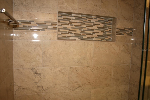 details featuring a tile shower