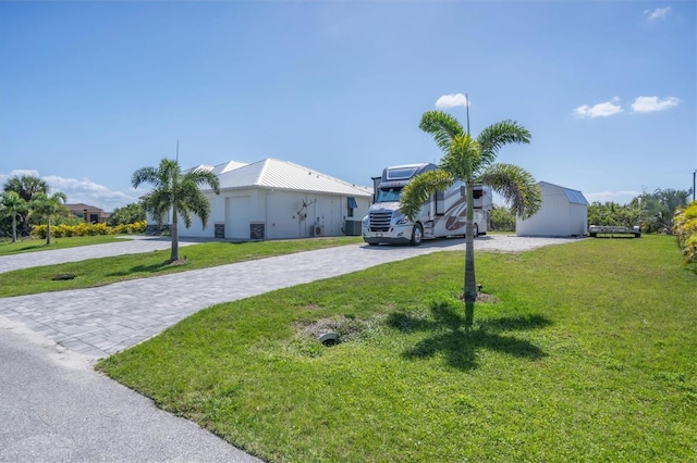 view of front of house featuring a front yard