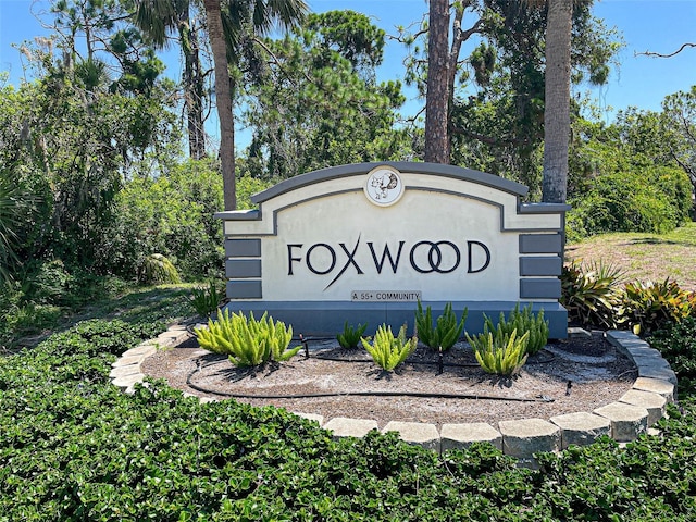 view of community / neighborhood sign