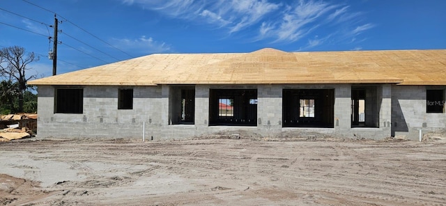 view of front of home featuring concrete block siding