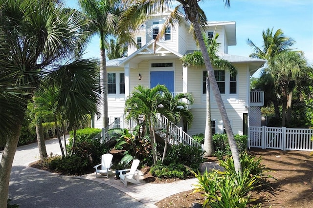 view of front of property