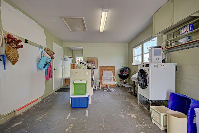 basement with washer / dryer