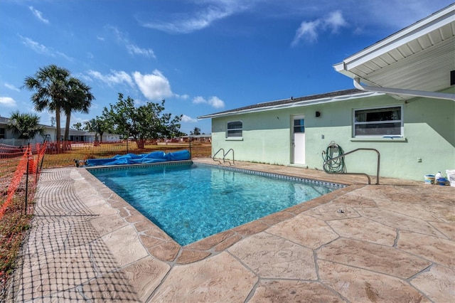 view of swimming pool featuring a patio