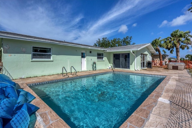 view of pool featuring a jacuzzi and a patio area