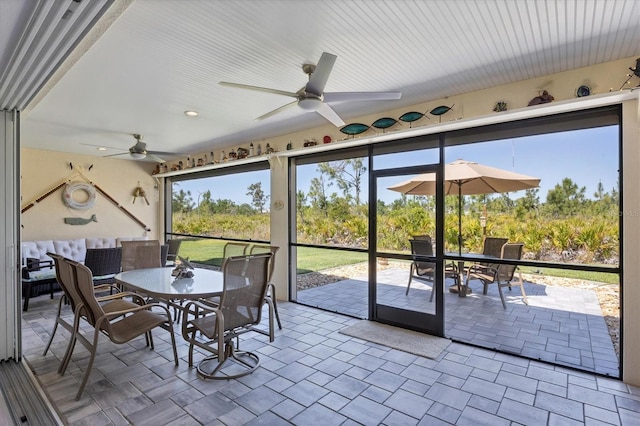 sunroom / solarium with ceiling fan