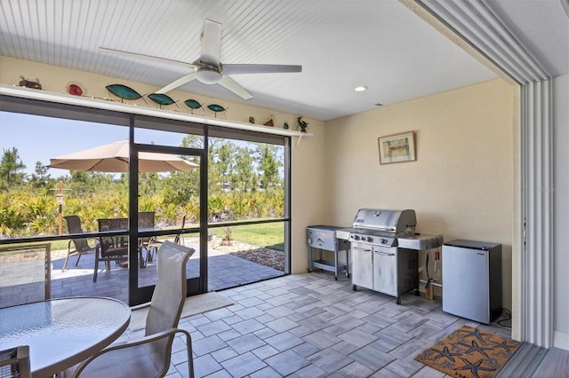 sunroom with ceiling fan