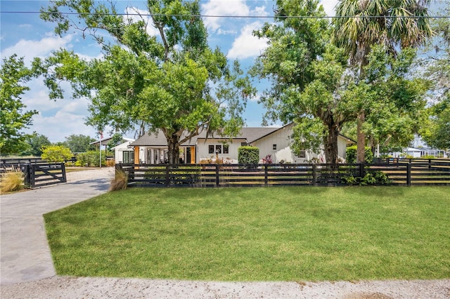 view of front facade featuring a front yard