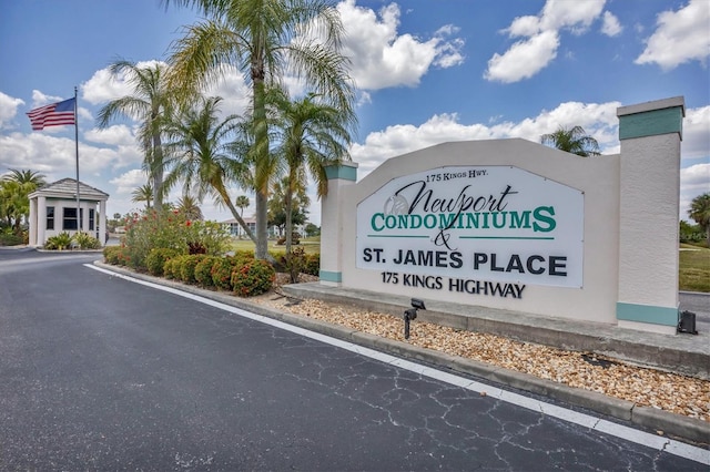 view of community / neighborhood sign