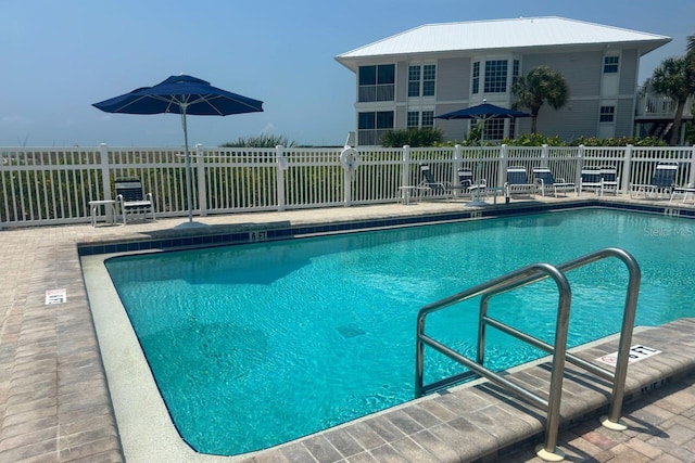 view of swimming pool