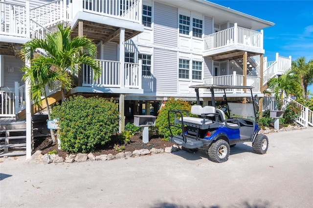 exterior space featuring a balcony