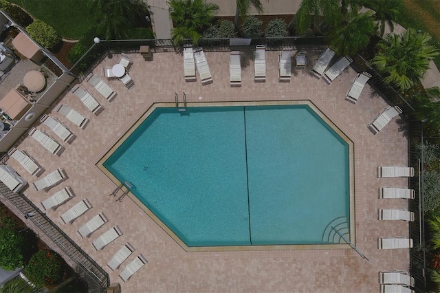 view of swimming pool