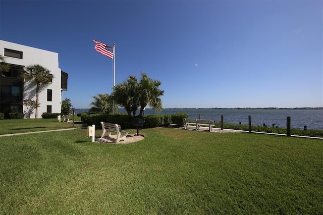 view of yard featuring a water view