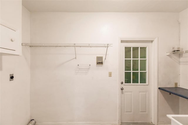 clothes washing area with electric dryer hookup