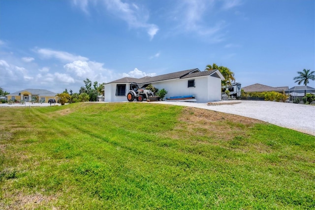 ranch-style home featuring a front lawn