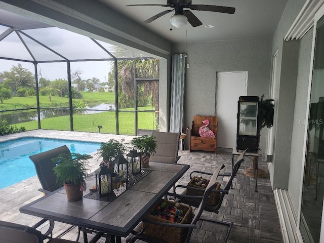 sunroom / solarium with ceiling fan