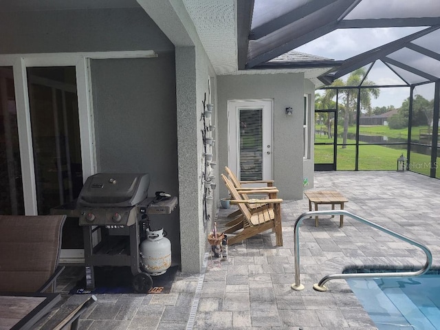 sunroom / solarium with vaulted ceiling