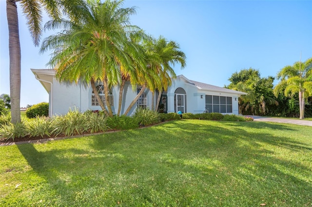 view of front of home featuring a front yard