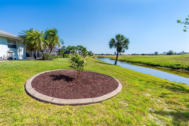 view of yard featuring a water view