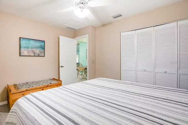 bedroom featuring carpet flooring, ceiling fan, and a closet