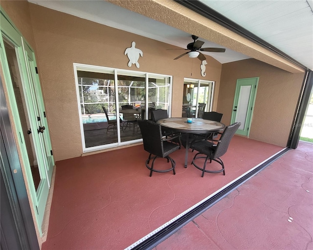 sunroom with ceiling fan