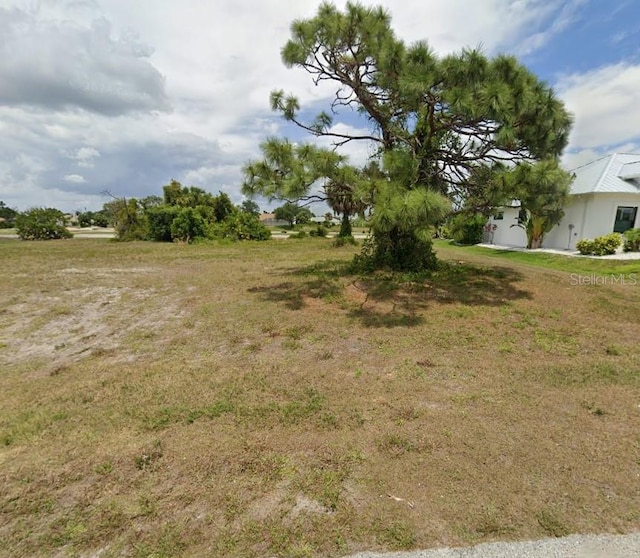 Listing photo 2 for 40 Fairway Rd, Rotonda West FL 33947