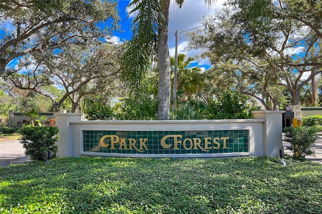 view of community / neighborhood sign