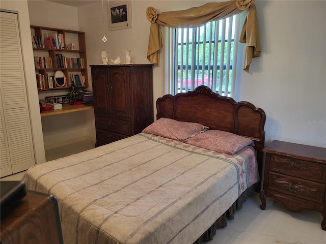 bedroom with a closet