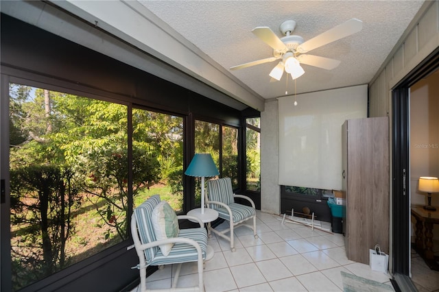 sunroom with ceiling fan