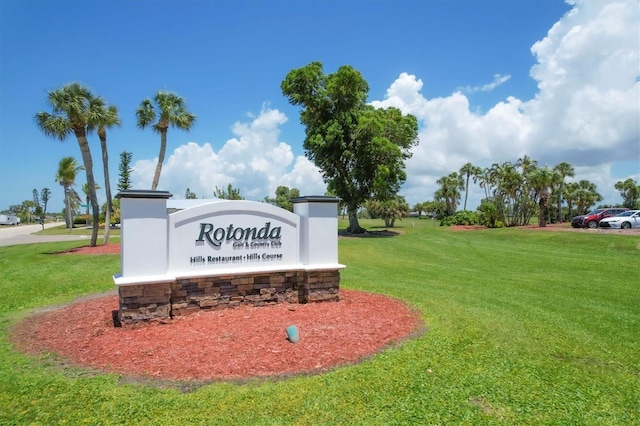 community sign with a lawn