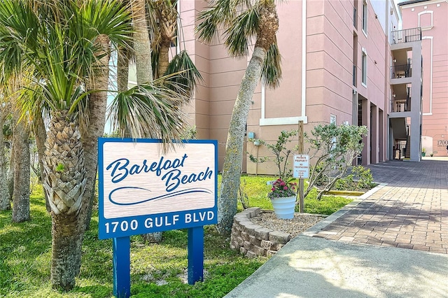 view of community / neighborhood sign