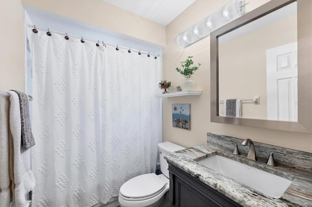 full bath with vanity, toilet, and a shower with curtain